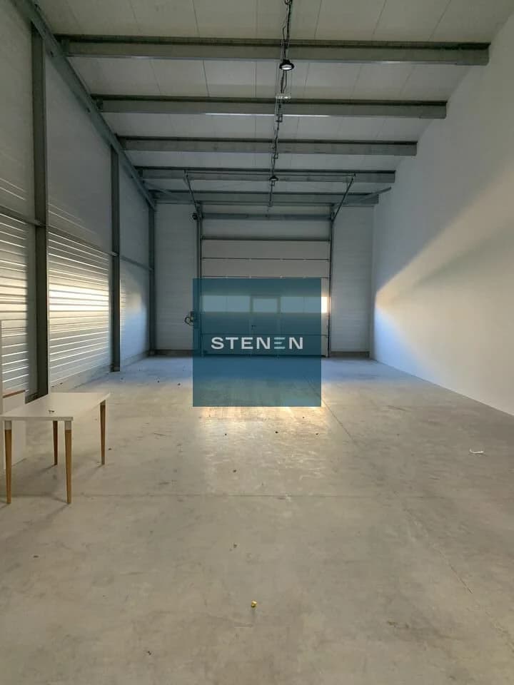 LOCAL D'ACTIVITE - ENTREPOT A LOUER DE 213 M&sup2;