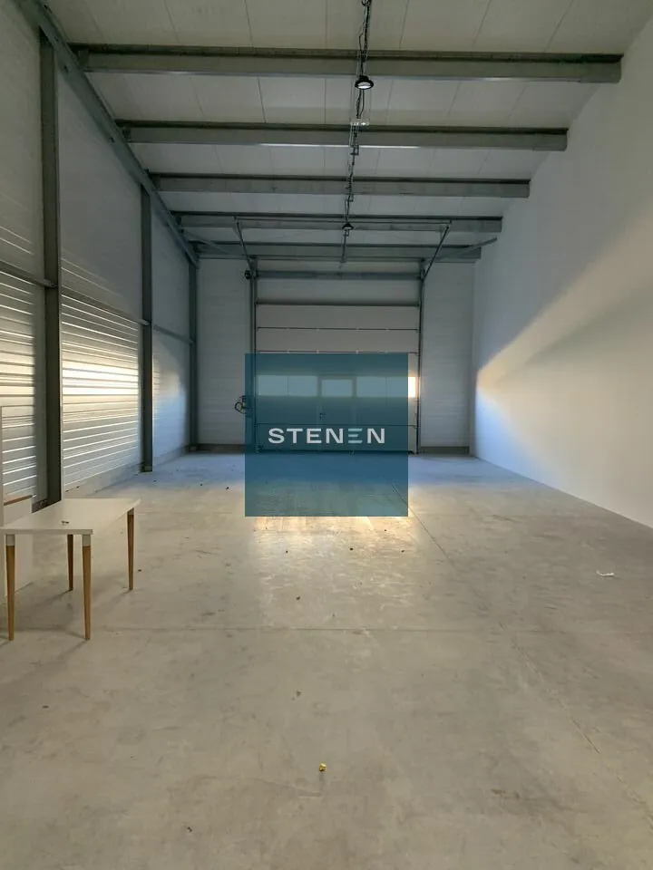 LOCAL D'ACTIVITE - ENTREPOT A LOUER DE 213 M&sup2;
