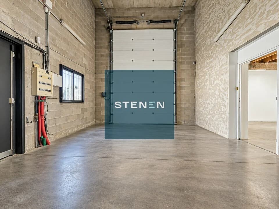 LOCAL D'ACTIVITE - ENTREPOT A LOUER DE 142 M²