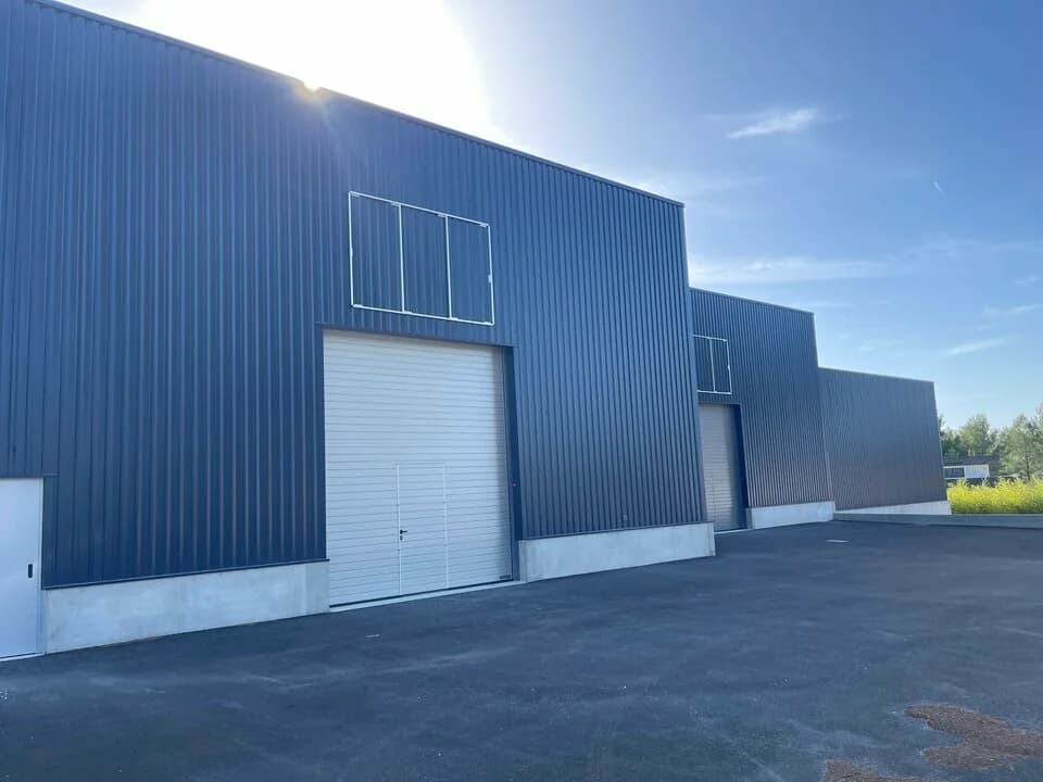 LOCAL D'ACTIVITÉ - ENTREPOT  A LOUER DE 330 M&sup2;