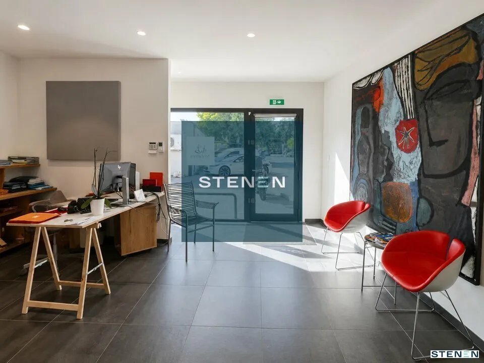 LOCAL COMMERCIAL A LOUER DE 110 M&sup2;