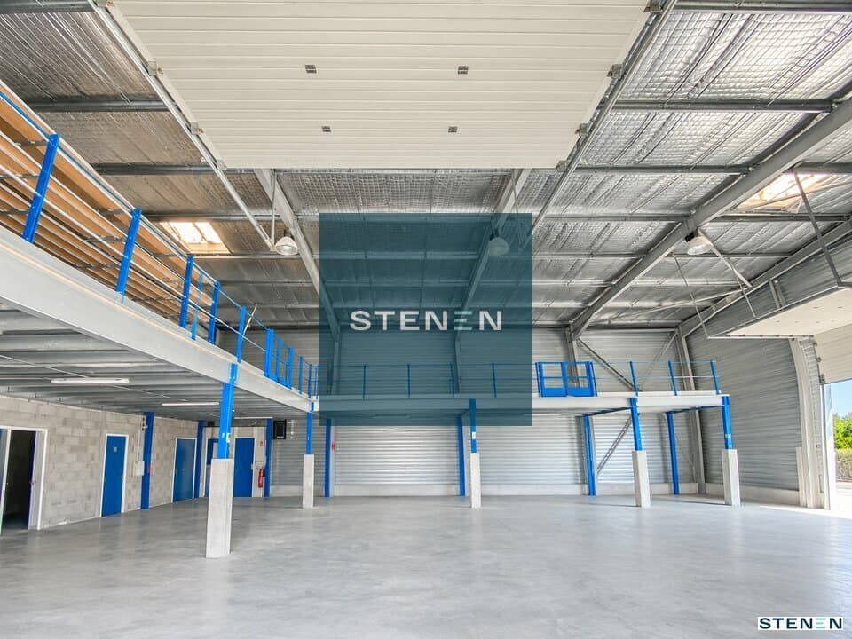 LOCAL D'ACTIVITE - ENTREPOT A LOUER DE 815 M&sup2;