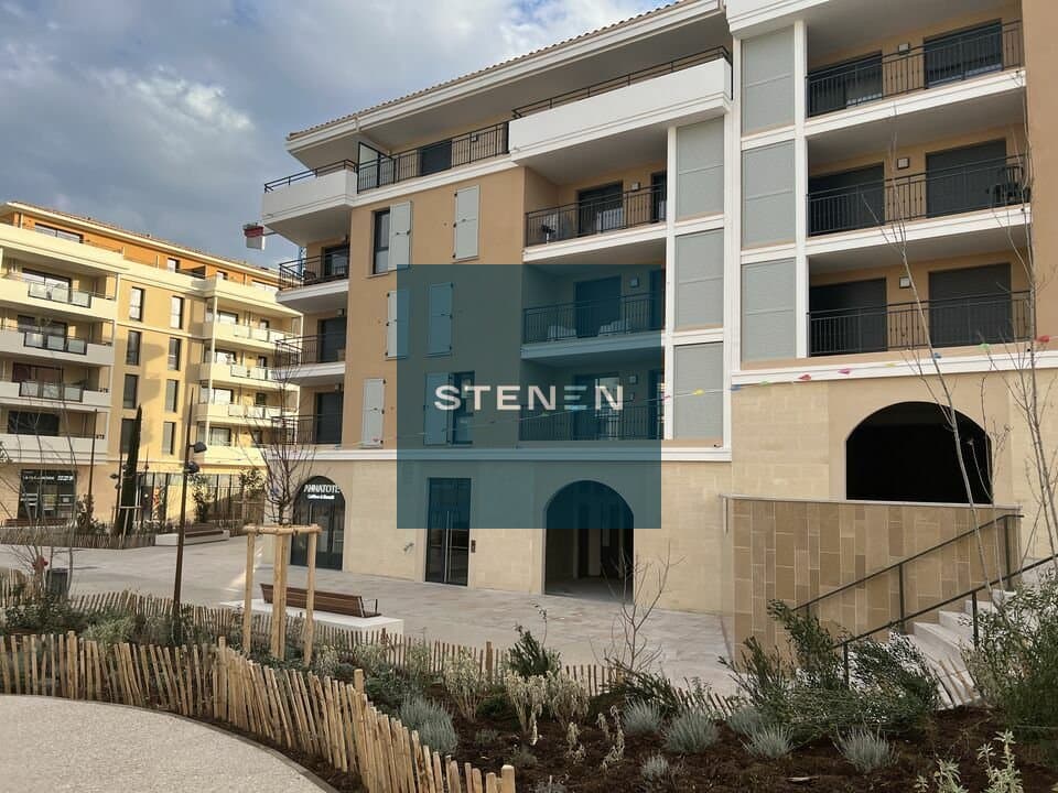 LOCAL COMMERCIAL A LOUER DE 83 M&sup2;