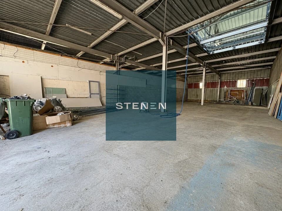 LOCAL D'ACTIVITE - ENTREPOT A LOUER DE 230 M²