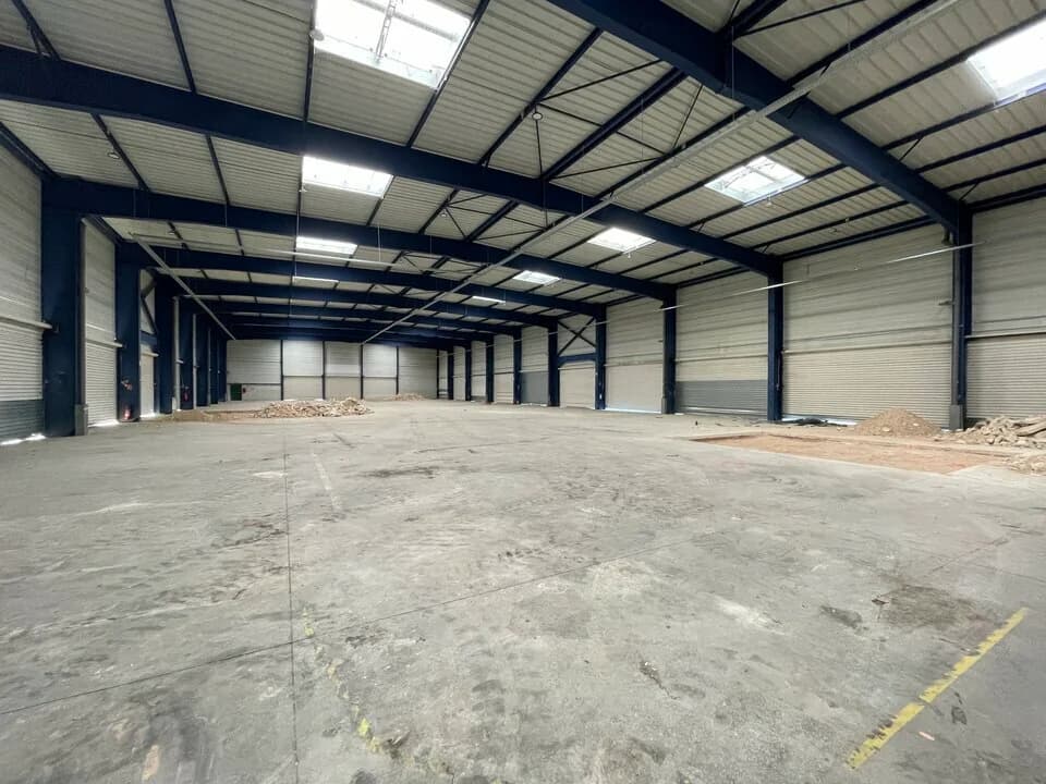 LOCAL D'ACTIVITE - ENTREPOT A LOUER DE 2 611 M²