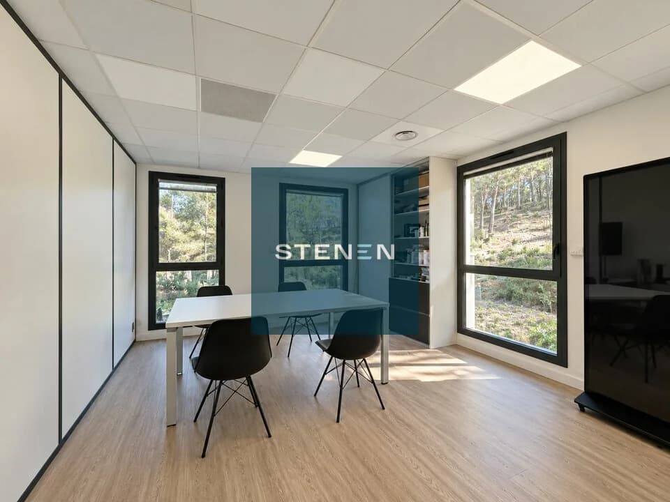 BUREAUX A LOUER DE 231 M²