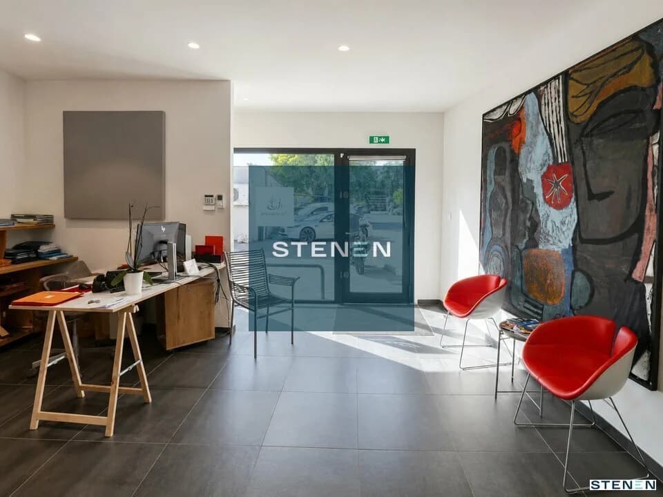 LOCAL COMMERCIAL A LOUER DE 110 M²